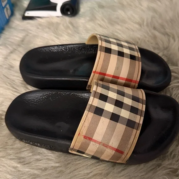 Burberry Black and Beige Check Slides - Picture 2 of 5